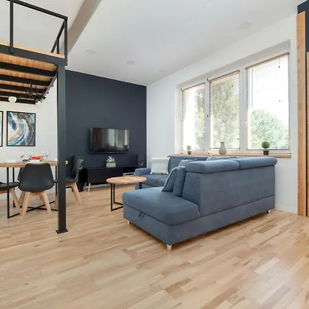 Eleganckie Na 2 Pietrze Dla 4 Osob Z Antresola, Wanna I Parkingiem By Renters Apartman