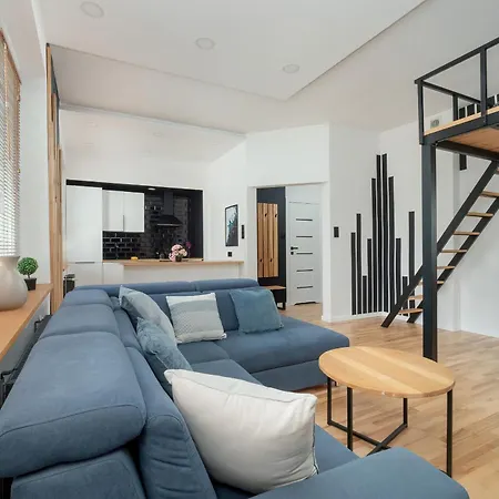 Eleganckie Na 2 Pietrze Dla 4 Osob Z Antresola, Wanna I Parkingiem By Renters *