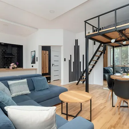 Eleganckie Na 2 Pietrze Dla 4 Osob Z Antresola, Wanna I Parkingiem By Renters Apartman